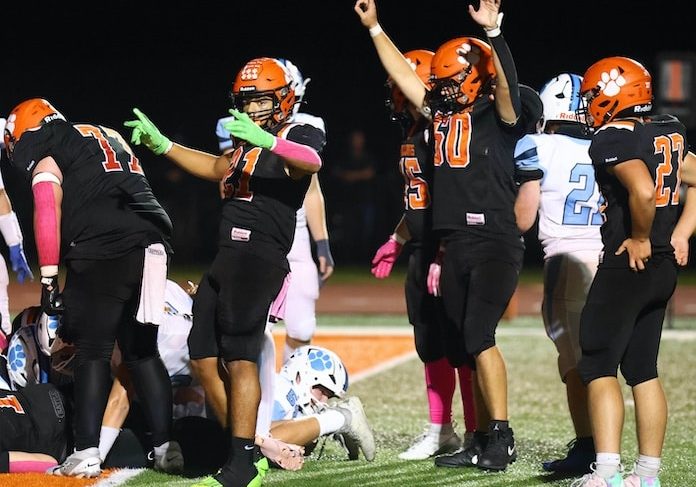 Waterloo celebrates a 2 point conversion against Jerseyville on Friday, October 4, 2024 at Waterloo High School. Paul Baillargeon